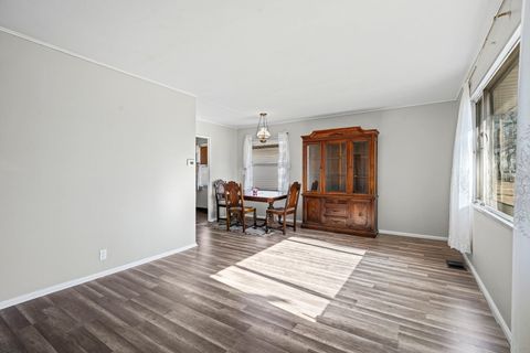Tiny photo for 34 Golfview Lane, Carpentersville, IL 60110 (MLS # 12568916)