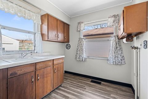 Tiny photo for 34 Golfview Lane, Carpentersville, IL 60110 (MLS # 12568916)