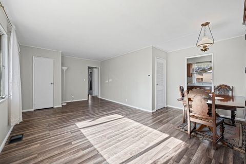 Tiny photo for 34 Golfview Lane, Carpentersville, IL 60110 (MLS # 12568916)