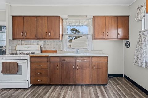 Tiny photo for 34 Golfview Lane, Carpentersville, IL 60110 (MLS # 12568916)