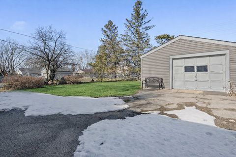 Tiny photo for 34 Golfview Lane, Carpentersville, IL 60110 (MLS # 12568916)