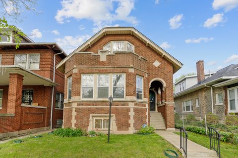 Photo of 7544 S Ridgeland Avenue, Chicago, IL 60649 (MLS # 12647423)