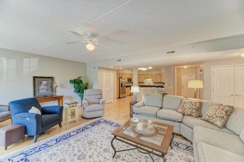 Tiny photo for 601 W Rand Road #106, Arlington Heights, IL 60004 (MLS # 12637241)