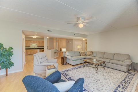 Tiny photo for 601 W Rand Road #106, Arlington Heights, IL 60004 (MLS # 12637241)