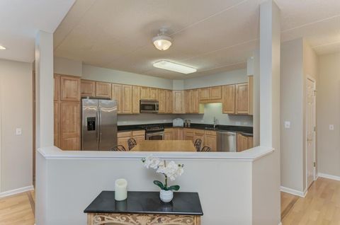 Tiny photo for 601 W Rand Road #106, Arlington Heights, IL 60004 (MLS # 12637241)