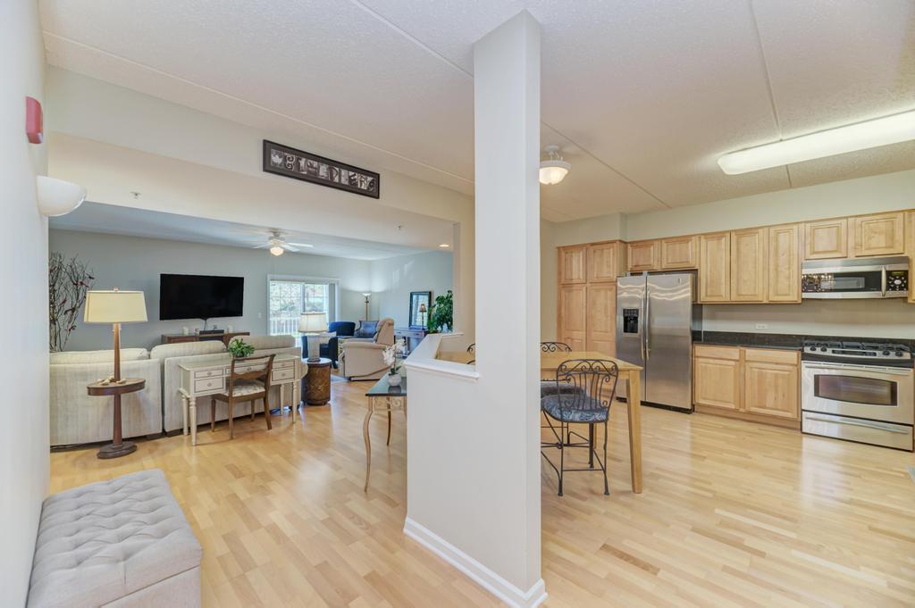 601 W Rand Road 106
