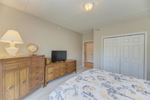 Tiny photo for 601 W Rand Road #106, Arlington Heights, IL 60004 (MLS # 12637241)