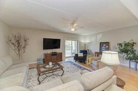 Tiny photo for 601 W Rand Road #106, Arlington Heights, IL 60004 (MLS # 12637241)