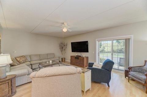 Tiny photo for 601 W Rand Road #106, Arlington Heights, IL 60004 (MLS # 12637241)