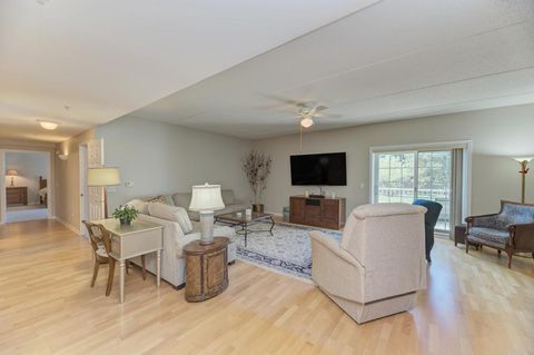 Tiny photo for 601 W Rand Road #106, Arlington Heights, IL 60004 (MLS # 12637241)