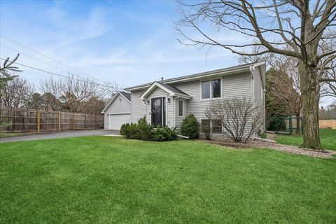 904 W Woodland Road Lake Bluff IL 60044