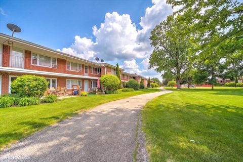 Tiny photo for 1111 Holiday Lane #3, Des Plaines, IL 60016 (MLS # 12655749)