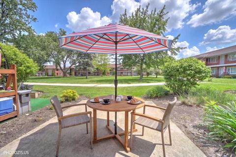 Tiny photo for 1111 Holiday Lane #3, Des Plaines, IL 60016 (MLS # 12655749)