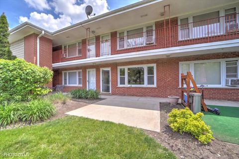 Photo of 1111 Holiday Lane #3, Des Plaines, IL 60016 (MLS # 12655749)