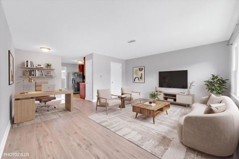 Tiny photo for 1111 Holiday Lane #3, Des Plaines, IL 60016 (MLS # 12655749)