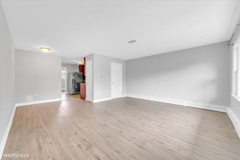 Tiny photo for 1111 Holiday Lane #3, Des Plaines, IL 60016 (MLS # 12655749)