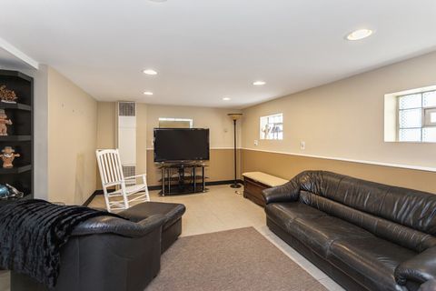 Tiny photo for 1558 Portsmouth Avenue, Westchester, IL 60154 (MLS # 12602224)