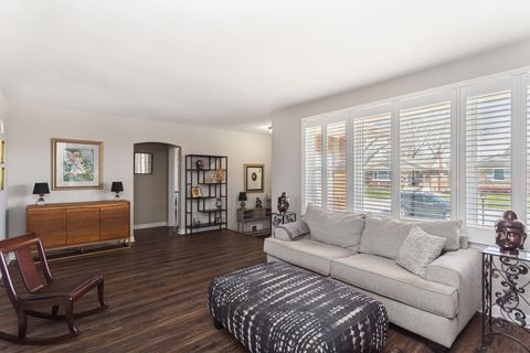 Tiny photo for 1558 Portsmouth Avenue, Westchester, IL 60154 (MLS # 12602224)