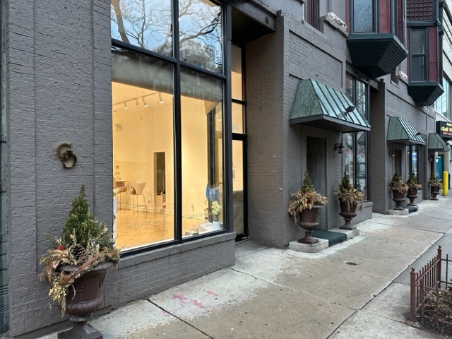 1004 N Clark Street COM