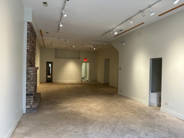 1004 N Clark Street COM