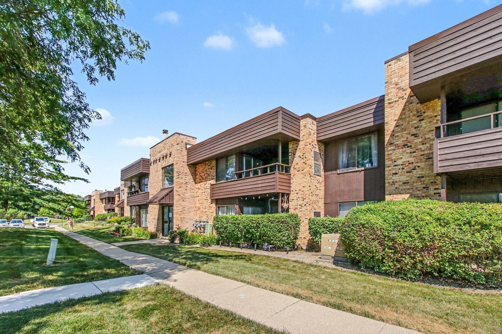 1413 N Sterling Avenue 204