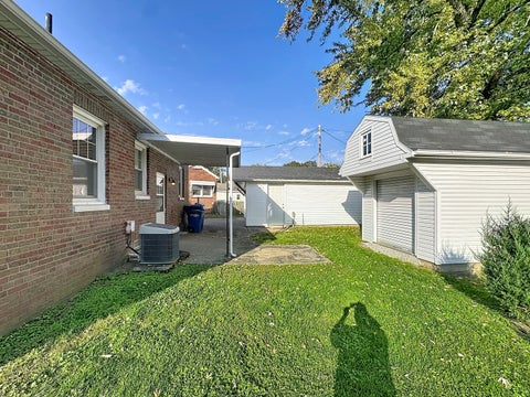 Tiny photo for 1204 29th Avenue Court, Moline, IL 61265 (MLS # 12784369)
