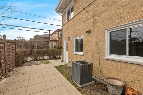 Tiny photo for 6745 N Saint Louis Avenue, Lincolnwood, IL 60712 (MLS # 12597158)