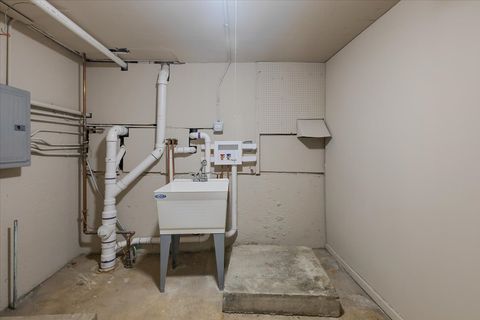 Tiny photo for 6745 N Saint Louis Avenue, Lincolnwood, IL 60712 (MLS # 12597158)