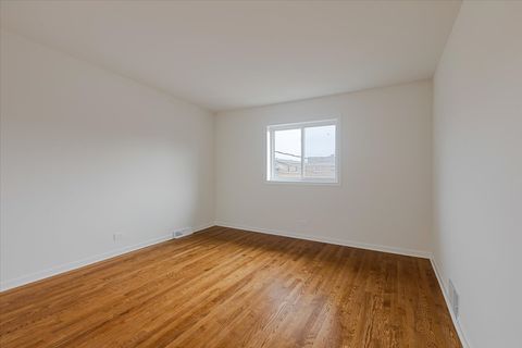 Tiny photo for 6745 N Saint Louis Avenue, Lincolnwood, IL 60712 (MLS # 12597158)