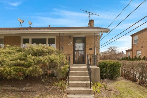 Tiny photo for 6745 N Saint Louis Avenue, Lincolnwood, IL 60712 (MLS # 12597158)