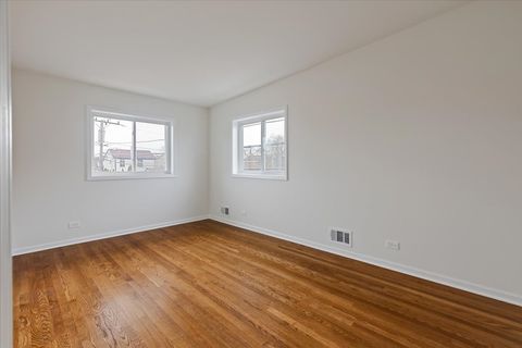 Tiny photo for 6745 N Saint Louis Avenue, Lincolnwood, IL 60712 (MLS # 12597158)