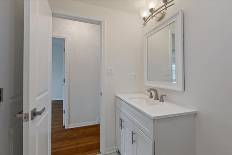 Tiny photo for 6745 N Saint Louis Avenue, Lincolnwood, IL 60712 (MLS # 12597158)