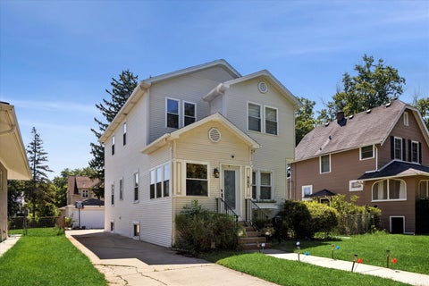 Tiny photo for 721 N Brainard Avenue, La Grange Park, IL 60526 (MLS # 12696362)