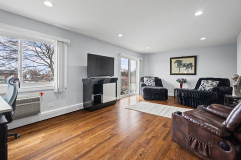 Tiny photo for 9460 Dee Road #2H, Des Plaines, IL 60016 (MLS # 12598667)