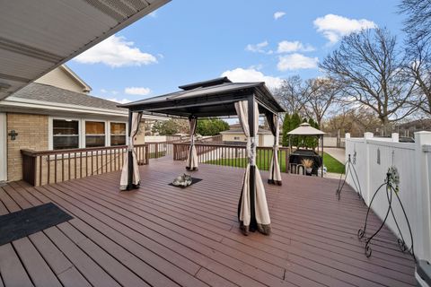 Tiny photo for 1101 E Washington Boulevard, Lombard, IL 60148 (MLS # 12628138)
