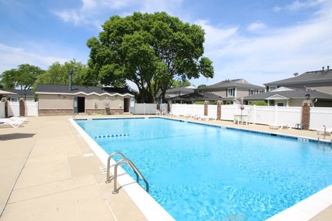 Tiny photo for 728 E Old Willow Road #104B, Prospect Heights, IL 60070 (MLS # 12663281)