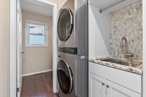 Tiny photo for 1211 Parliament Court, Libertyville, IL 60048 (MLS # 12521934)