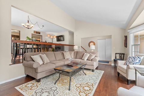 Tiny photo for 1211 Parliament Court, Libertyville, IL 60048 (MLS # 12521934)