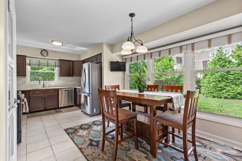 Tiny photo for 1211 Parliament Court, Libertyville, IL 60048 (MLS # 12521934)