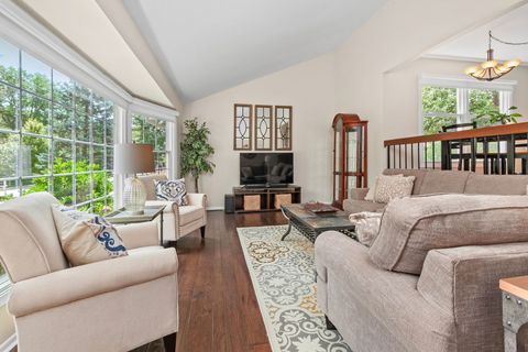 Tiny photo for 1211 Parliament Court, Libertyville, IL 60048 (MLS # 12521934)