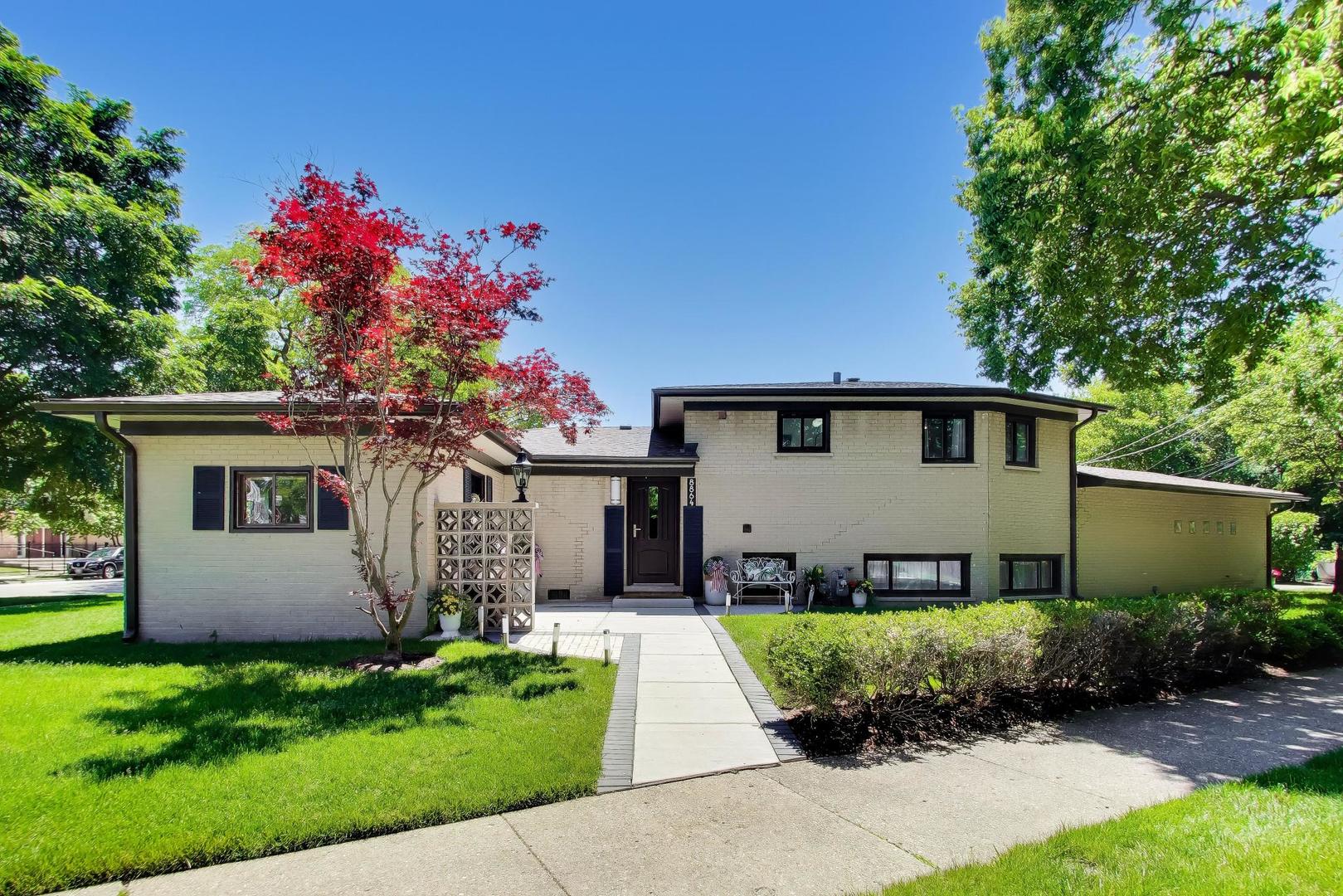 8864 E Prairie Road