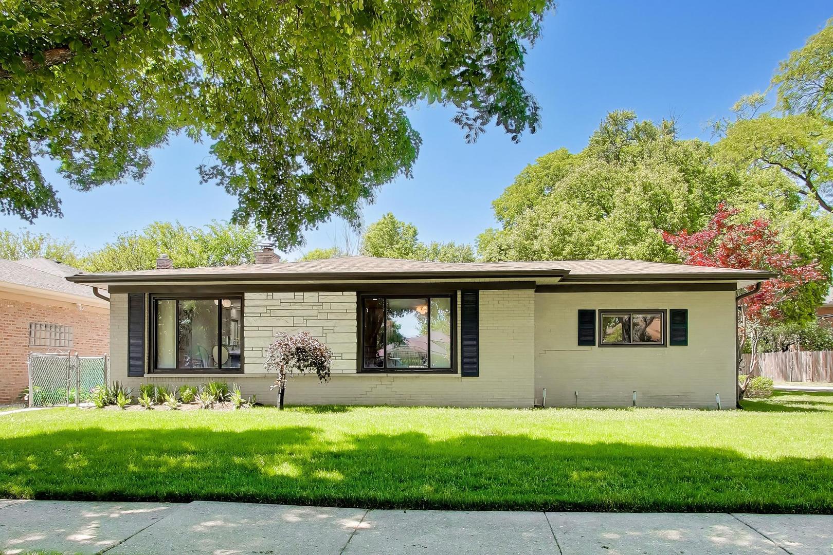 8864 E Prairie Road