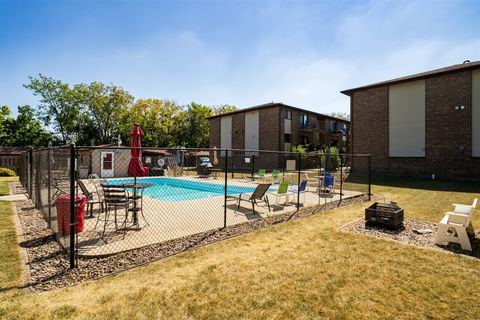 Tiny photo for 1916 Tracy Drive #26, Bloomington, IL 61704 (MLS # 12470873)