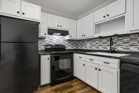 Tiny photo for 1916 Tracy Drive #26, Bloomington, IL 61704 (MLS # 12470873)