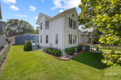 Photo of 417 Marion Avenue, Aurora, IL 60505 (MLS # 12456200)