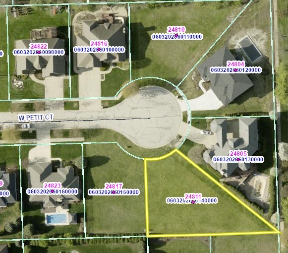 24811 Petit Court