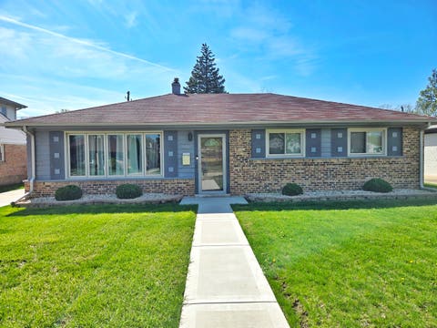 Tiny photo for 980 W Grant Drive, Des Plaines, IL 60016 (MLS # 12635117)