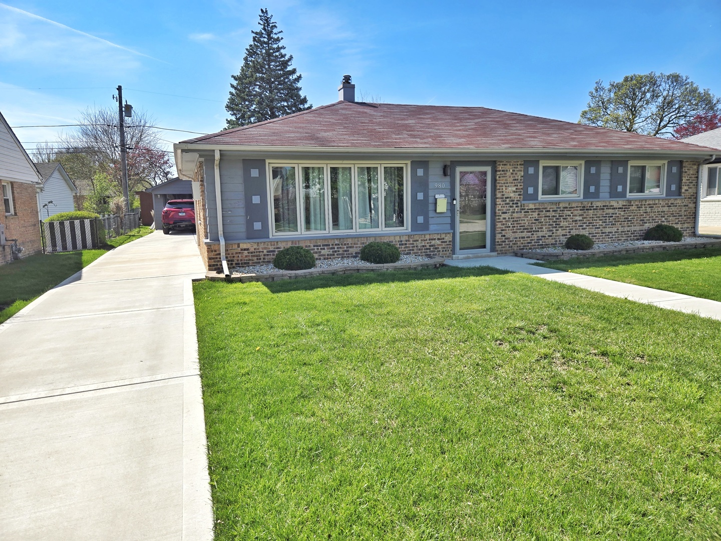 980 W Grant Drive