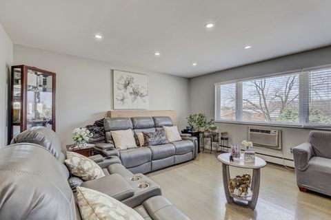 Tiny photo for 4209 Kolze Avenue #2S, Schiller Park, IL 60176 (MLS # 12612874)