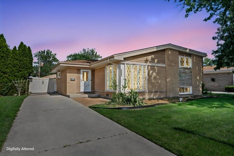 Tiny photo for 2607 Mayfair Avenue, Westchester, IL 60154 (MLS # 12744107)